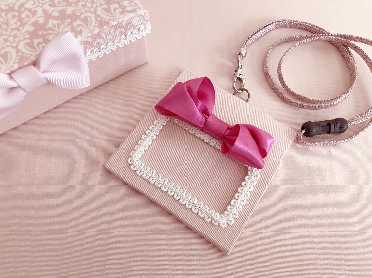 Idカードケース 布を使うけれど縫わずに簡単にかわいい 作り方 Pink Color Life